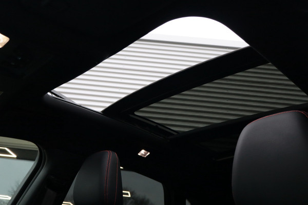 Ford Kuga 2.5 PHEV ST-Line 225 Pk / Panoramadak, Climate / Cruise / Camera / B&O / Trekhaak / 19".