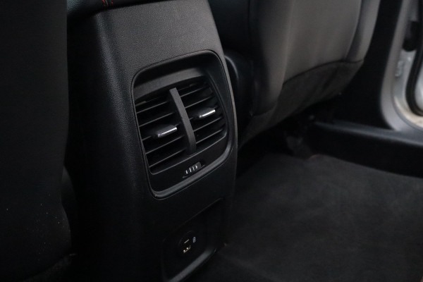 Ford Kuga 2.5 PHEV ST-Line 225 Pk / Panoramadak, Climate / Cruise / Camera / B&O / Trekhaak / 19".