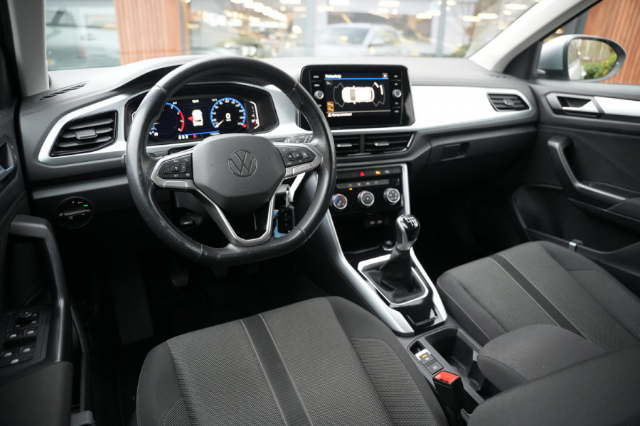 Volkswagen T-Roc 1.0 TSI Life Adaptive Cruise Virtual Dashb. Camera PDC Airco Trekhaak