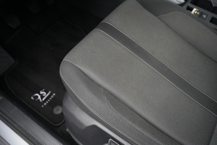 Volkswagen T-Roc 1.0 TSI Life Adaptive Cruise Virtual Dashb. Camera PDC Airco Trekhaak