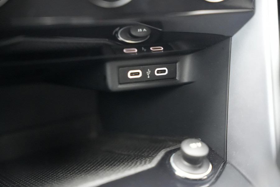 Volkswagen T-Roc 1.0 TSI Life Adaptive Cruise Virtual Dashb. Camera PDC Airco Trekhaak