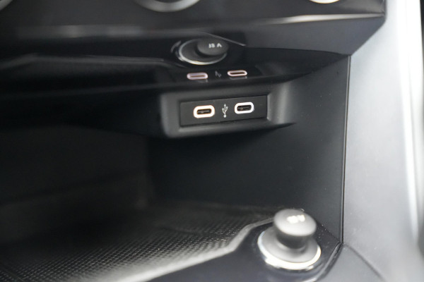 Volkswagen T-Roc 1.0 TSI Life Adaptive Cruise Virtual Dashb. Camera PDC Airco Trekhaak