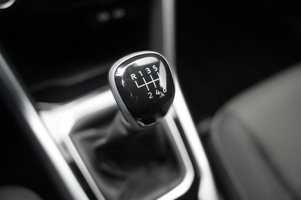 Volkswagen T-Roc 1.0 TSI Life Adaptive Cruise Virtual Dashb. Camera PDC Airco Trekhaak