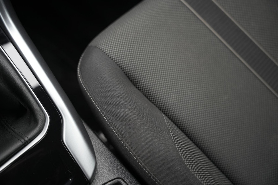 Volkswagen T-Roc 1.0 TSI Life Adaptive Cruise Virtual Dashb. Camera PDC Airco Trekhaak