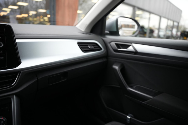 Volkswagen T-Roc 1.0 TSI Life Adaptive Cruise Virtual Dashb. Camera PDC Airco Trekhaak