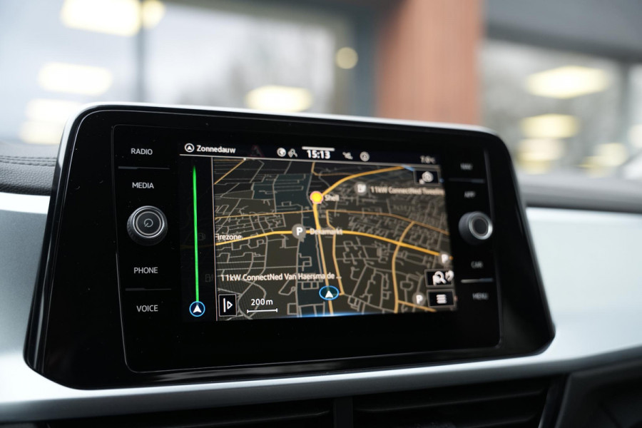 Volkswagen T-Roc 1.0 TSI Life Adaptive Cruise Virtual Dashb. Camera PDC Airco Trekhaak