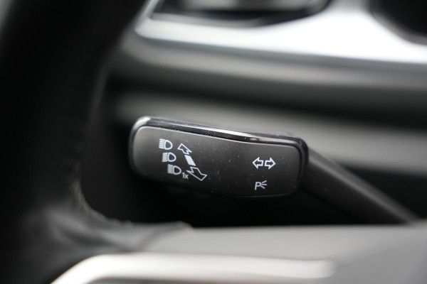 Volkswagen T-Roc 1.0 TSI Life Adaptive Cruise Virtual Dashb. Camera PDC Airco Trekhaak