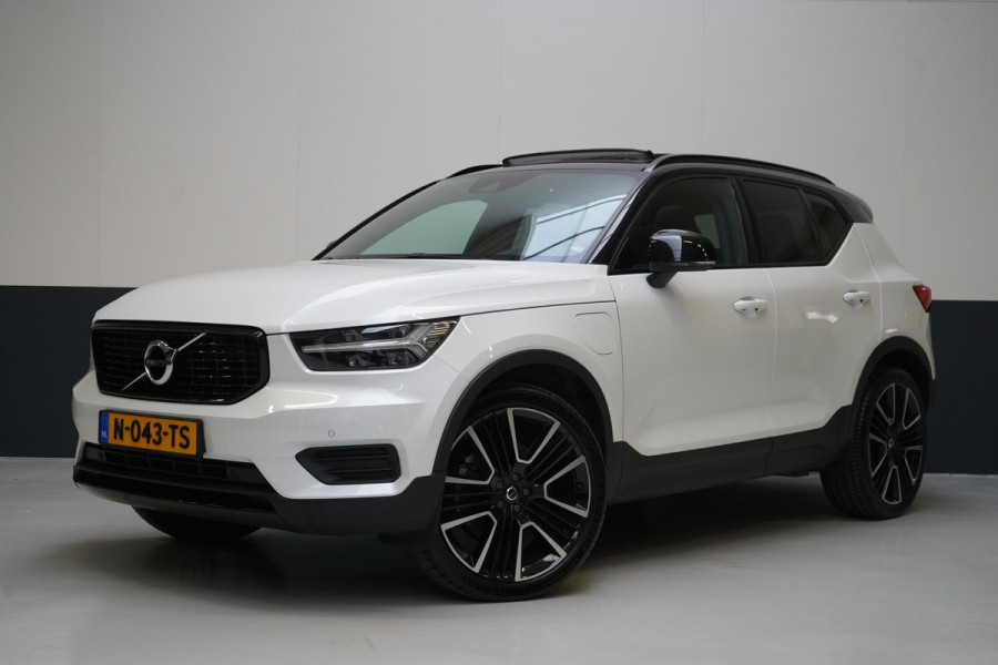 Volvo XC40 1.5 T4 Recharge R-Design | SoH 95% | Leder | Panoramadak | Trekhaak | Camera | Lm velgen
