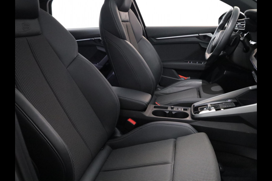 Audi A3 Sportback 35 TFSI S edition 150 pk S-tronic | Verlengde garantie | Navigatie | Panoramadak | Parkeersensoren (Park assist) | B&O Soundsystem | S-Line |