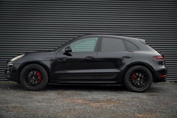Porsche Macan 3.0 GTS / Pano / Luchtvering / Trekhaak / Sportstoelen / Carplay