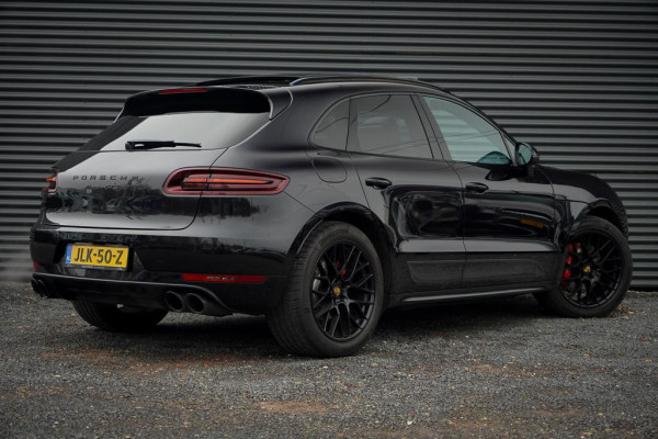 Porsche Macan 3.0 GTS / Pano / Luchtvering / Trekhaak / Sportstoelen / Carplay