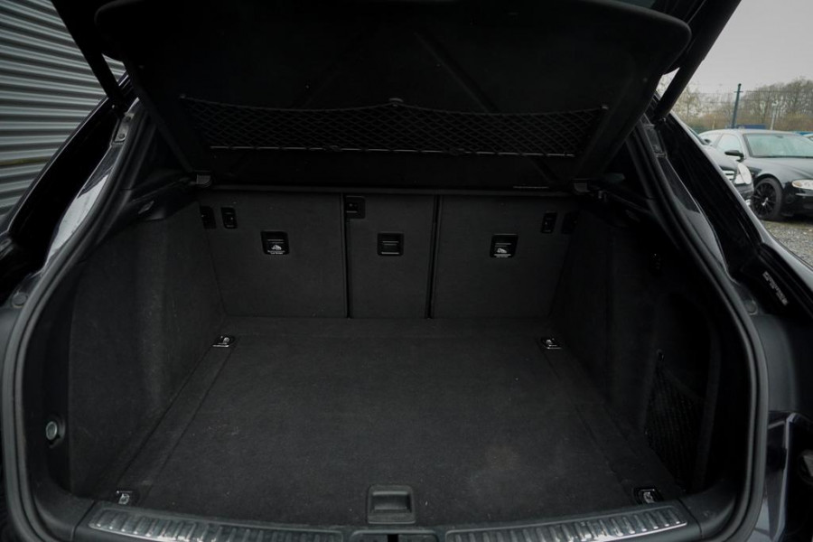 Porsche Macan 3.0 GTS / Pano / Luchtvering / Trekhaak / Sportstoelen / Carplay