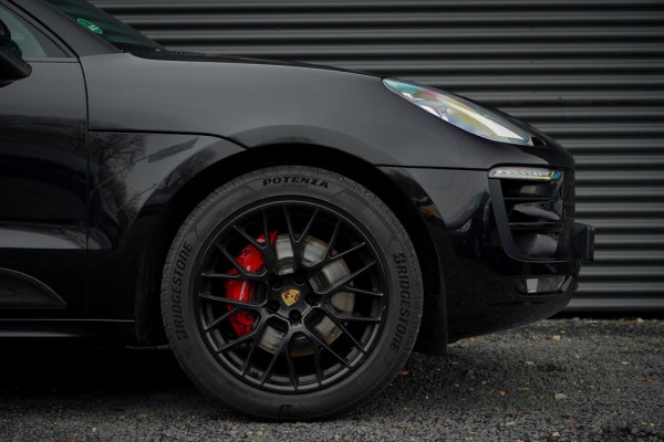 Porsche Macan 3.0 GTS / Pano / Luchtvering / Trekhaak / Sportstoelen / Carplay