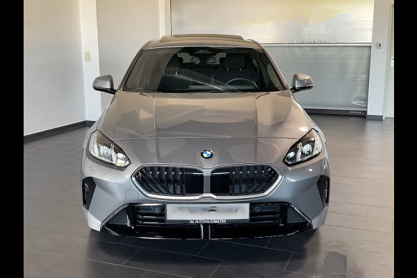 BMW 1-serie 120 M-SPORT ** LED, NAVI+, PANORAMA, 19-inch LMV, ACC, M-ONDERST, EL. A-KLEP ** 1e EIG - Ex BMW-AG ** ** INFORMEER OOK NAAR ONZE AANTREKKELIJKE FINANCIAL-LEASE TARIEVEN **