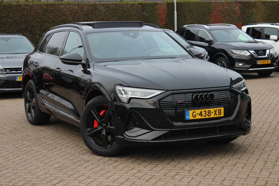 Audi e-tron e-tron 50 quattro Launch edition Black 71 kWh S-line / SoH 92.1% / Trekhaak / Panoramadak / 20'' / Luchtvering / ACC / Navigatie / Stoelverwarming
