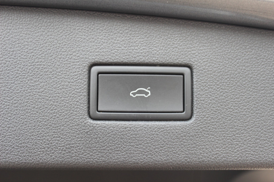 Volkswagen Tiguan Allspace 1.5 TSI Highline Business R 7p. / NL Auto! / 1e Eign. / Panoramadak / Camera / Keyless / 19'' / CarPlay / Stoelverwarming / DAB / ACC