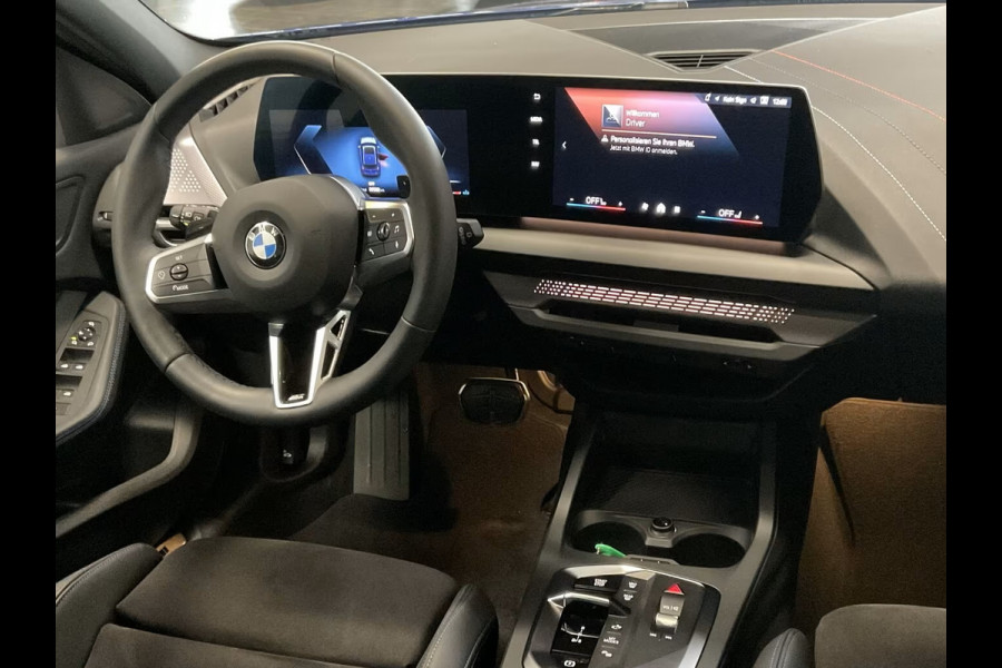 BMW 1-serie 120 M-SPORT ** LED, NAVI+, PANORAMA, 19-inch LMV, ACC, M-ONDERST, EL. A-KLEP ** 1e EIG - Ex BMW-AG ** ** INFORMEER OOK NAAR ONZE AANTREKKELIJKE FINANCIAL-LEASE TARIEVEN **