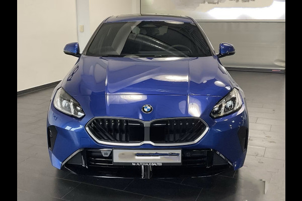 BMW 1-serie 120 M-SPORT ** LED, NAVI+, PANORAMA, 19-inch LMV, ACC, M-ONDERST, EL. A-KLEP ** 1e EIG - Ex BMW-AG ** ** INFORMEER OOK NAAR ONZE AANTREKKELIJKE FINANCIAL-LEASE TARIEVEN **