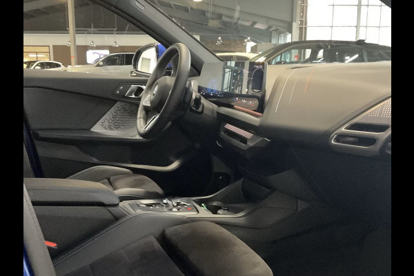 BMW 1-serie 120 M-SPORT ** LED, NAVI+, PANORAMA, 19-inch LMV, ACC, M-ONDERST, EL. A-KLEP ** 1e EIG - Ex BMW-AG ** ** INFORMEER OOK NAAR ONZE AANTREKKELIJKE FINANCIAL-LEASE TARIEVEN **