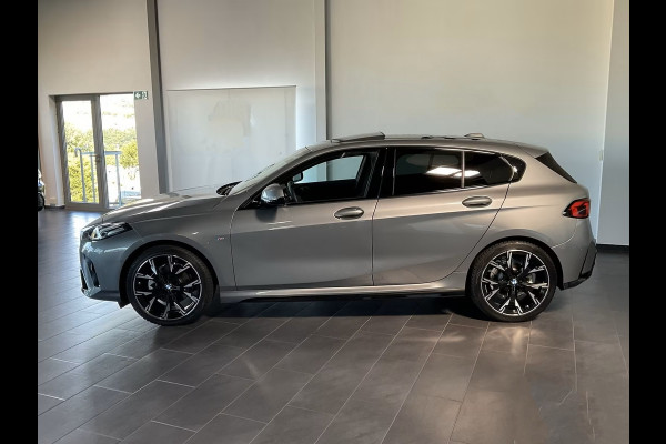 BMW 1-serie 120 M-SPORT ** LED, NAVI+, PANORAMA, 19-inch LMV, ACC, M-ONDERST, EL. A-KLEP ** 1e EIG - Ex BMW-AG ** ** INFORMEER OOK NAAR ONZE AANTREKKELIJKE FINANCIAL-LEASE TARIEVEN **