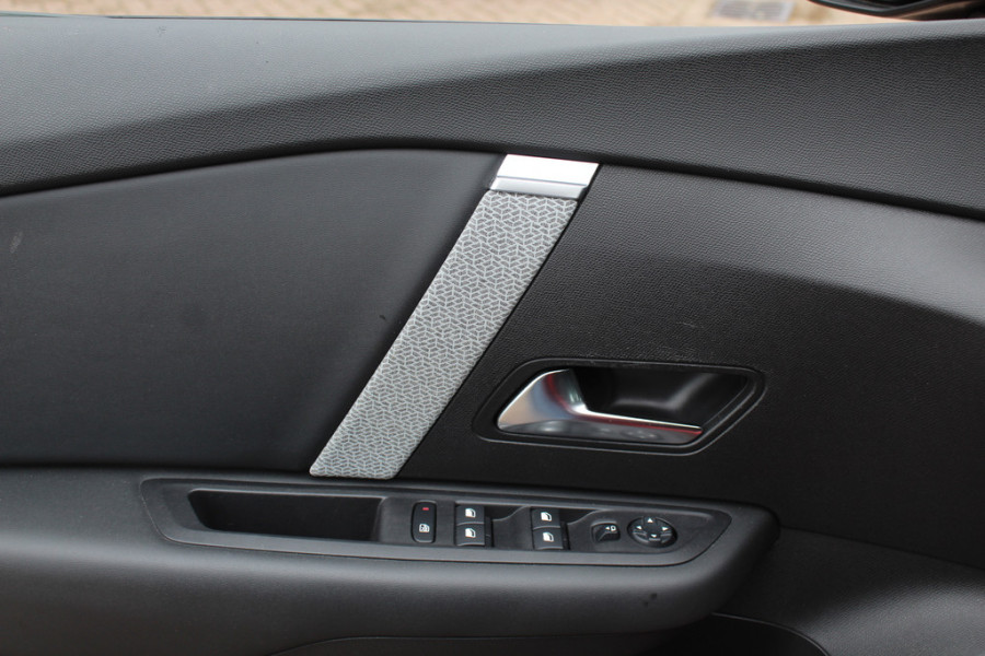 Citroën C4 1.2 Puretech Shine / Camera / Head-up / Keyless / Leder / 18'' / Navigatie / DAB / Dodehoek / ACC / Virtual Cockpit