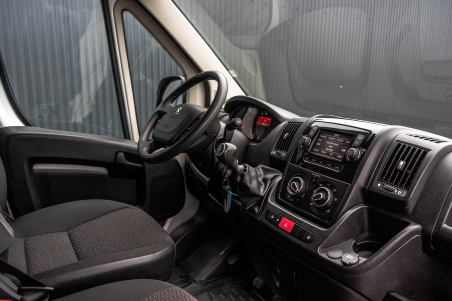 Peugeot Boxer 330 2.2 BlueHDi 120 L2H2 Premium | Camera | Cruise | Navi | Airco | Trekhaak