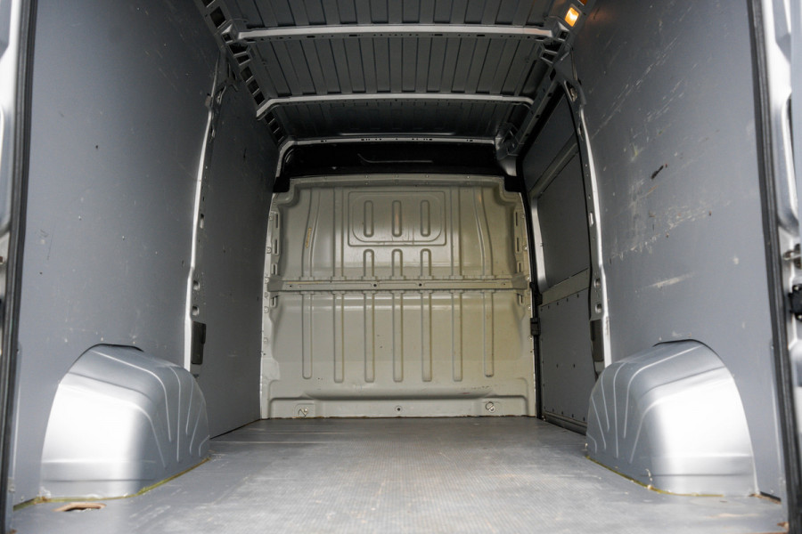 Peugeot Boxer 330 2.2 BlueHDi 120 L2H2 Premium | Camera | Cruise | Navi | Airco | Trekhaak