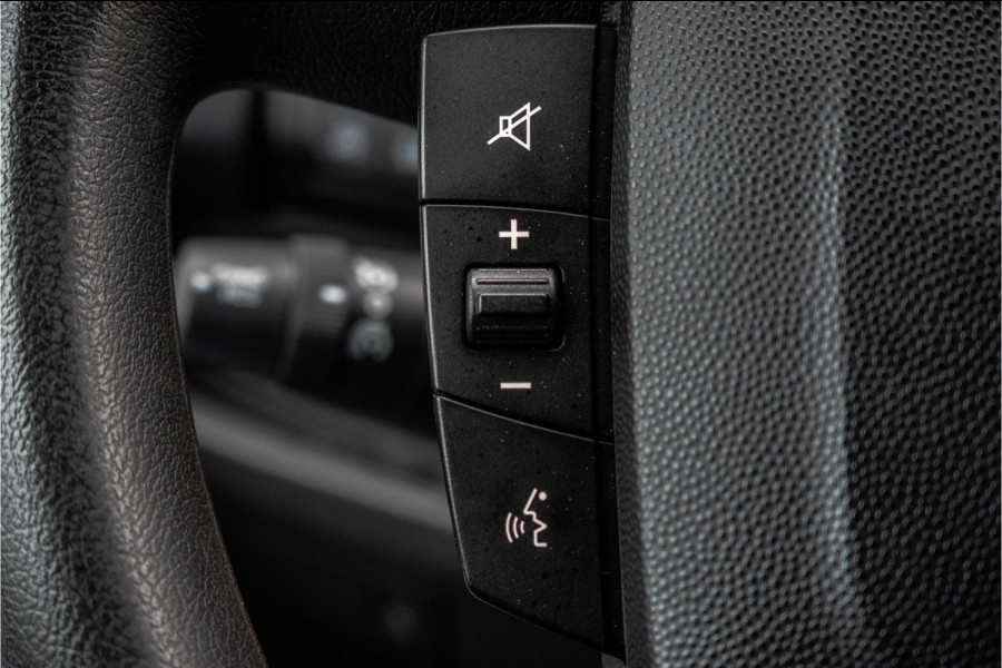 Peugeot Boxer 330 2.2 BlueHDi 120 L2H2 Premium | Camera | Cruise | Navi | Airco | Trekhaak