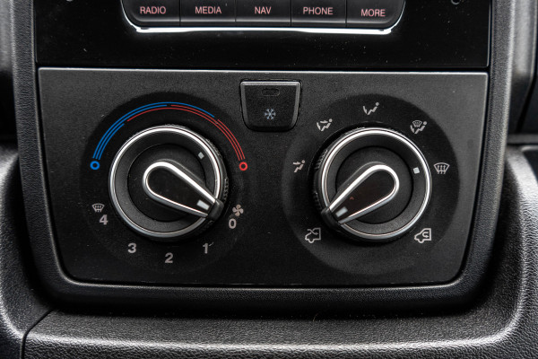 Peugeot Boxer 330 2.2 BlueHDi 120 L2H2 Premium | Camera | Cruise | Navi | Airco | Trekhaak