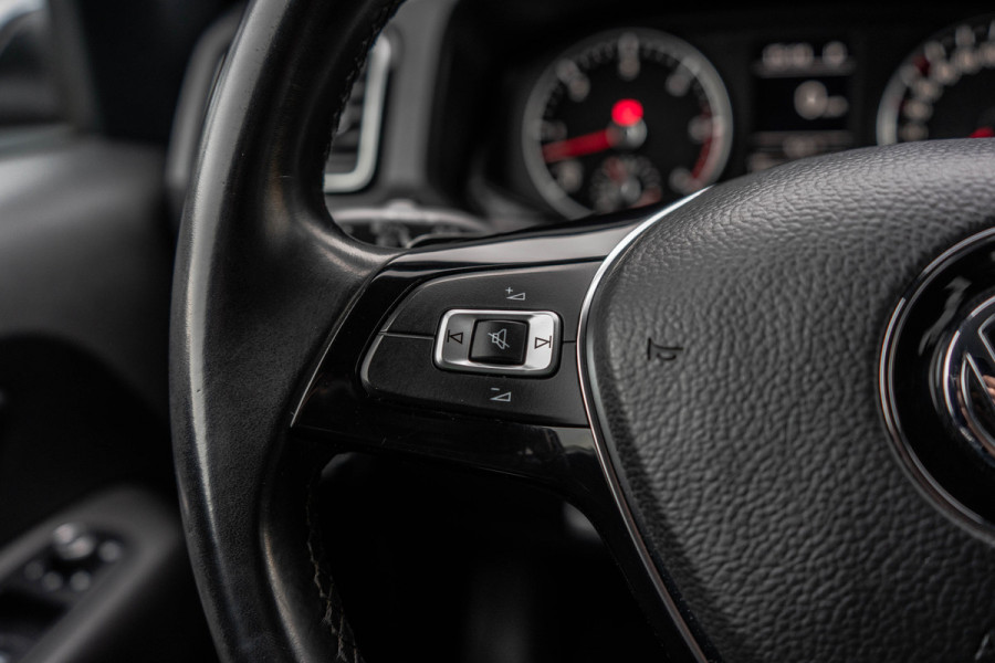 Volkswagen Amarok 3.0 TDI V6 L2H1 | 4Motion | DC | Highline | 225 PK | LED | Camera | Cruise | PDC | Trekhaak | Airco