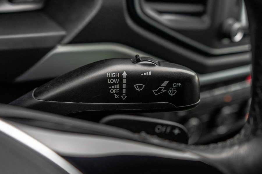 Volkswagen Amarok 3.0 TDI V6 L2H1 | 4Motion | DC | Highline | 225 PK | LED | Camera | Cruise | PDC | Trekhaak | Airco