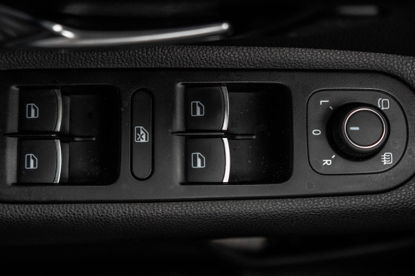 Volkswagen Amarok 3.0 TDI V6 L2H1 | 4Motion | DC | Highline | 225 PK | LED | Camera | Cruise | PDC | Trekhaak | Airco