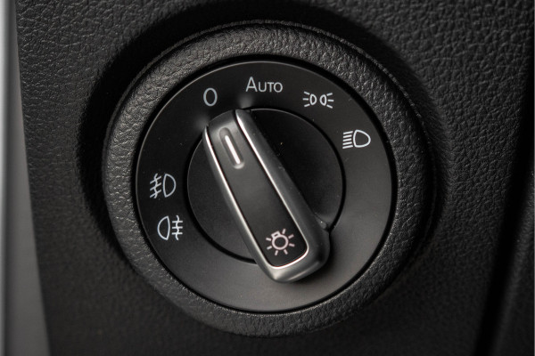 Volkswagen Amarok 3.0 TDI V6 L2H1 | 4Motion | DC | Highline | 225 PK | LED | Camera | Cruise | PDC | Trekhaak | Airco