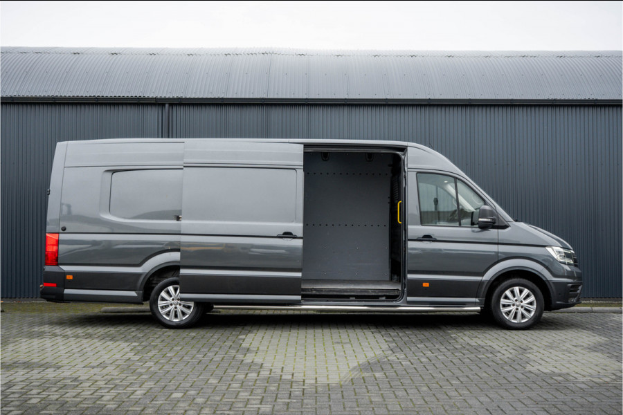 Volkswagen Crafter 35 2.0 TDI L5H3 Highline | 177PK | Stoelmassage | LED | Camera | Automaat | Carplay | Cruise | Navi | Airco | Trekhaak | Stoelma
