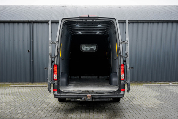 Volkswagen Crafter 35 2.0 TDI L5H3 Highline | 177PK | Stoelmassage | LED | Camera | Automaat | Carplay | Cruise | Navi | Airco | Trekhaak | Stoelma