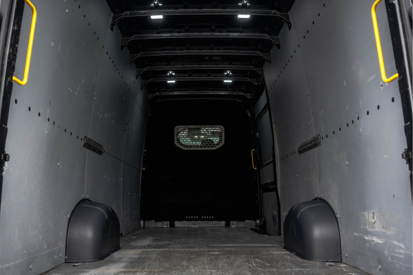 Volkswagen Crafter 35 2.0 TDI L5H3 Highline | 177PK | Stoelmassage | LED | Camera | Automaat | Carplay | Cruise | Navi | Airco | Trekhaak | Stoelma