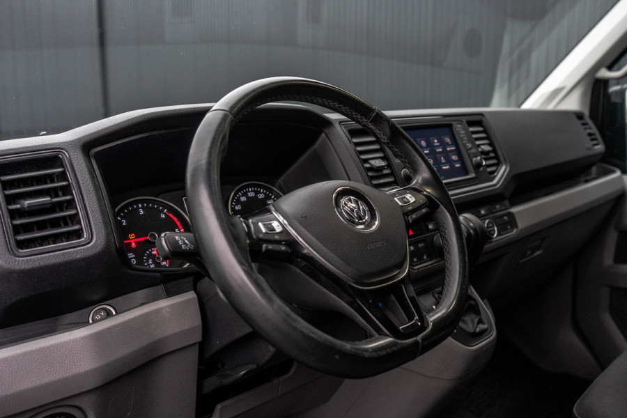 Volkswagen Crafter 35 2.0 TDI L5H3 Highline | 177PK | Stoelmassage | LED | Camera | Automaat | Carplay | Cruise | Navi | Airco | Trekhaak | Stoelma