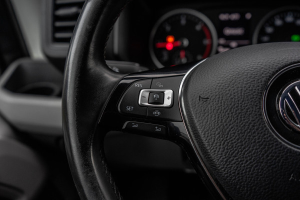 Volkswagen Crafter 35 2.0 TDI L5H3 Highline | 177PK | Stoelmassage | LED | Camera | Automaat | Carplay | Cruise | Navi | Airco | Trekhaak | Stoelma