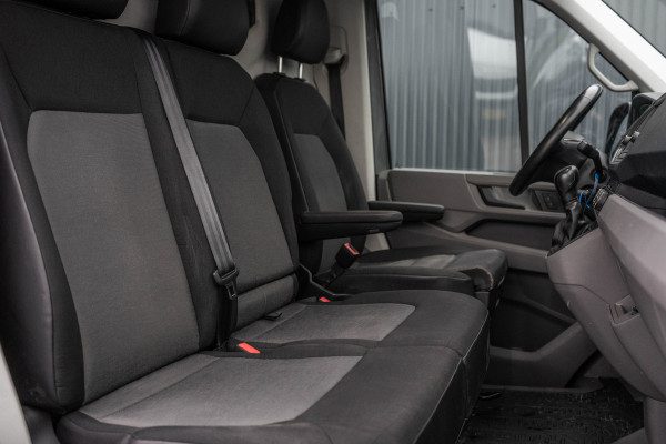 Volkswagen Crafter 35 2.0 TDI L5H3 Highline | 177PK | Stoelmassage | LED | Camera | Automaat | Carplay | Cruise | Navi | Airco | Trekhaak | Stoelma