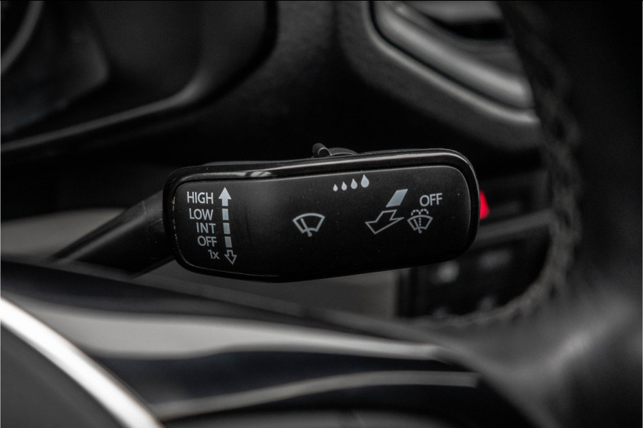 Volkswagen Crafter 35 2.0 TDI L5H3 Highline | 177PK | Stoelmassage | LED | Camera | Automaat | Carplay | Cruise | Navi | Airco | Trekhaak | Stoelma