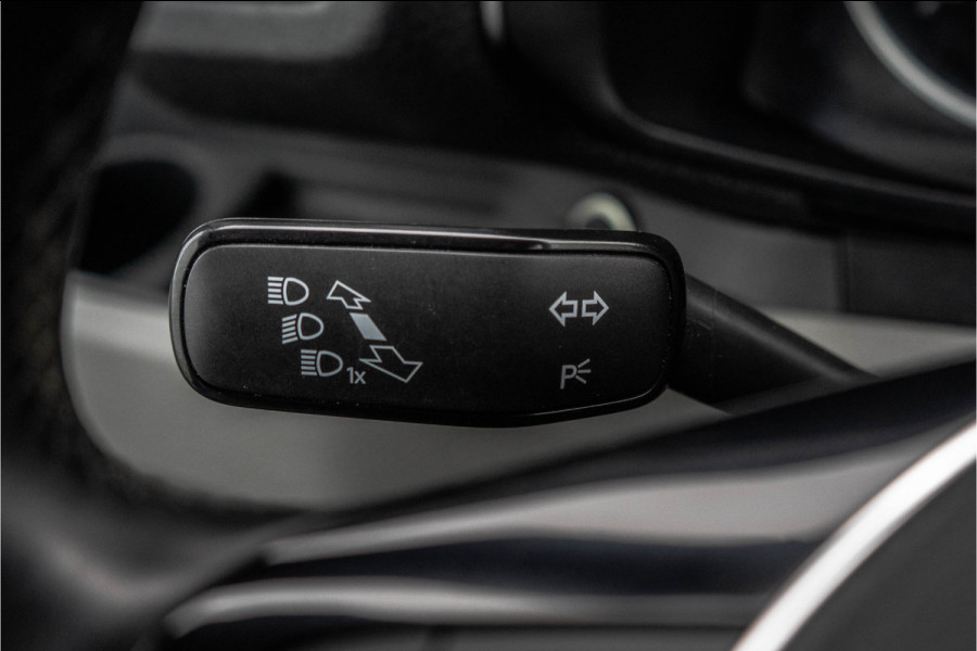 Volkswagen Crafter 35 2.0 TDI L5H3 Highline | 177PK | Stoelmassage | LED | Camera | Automaat | Carplay | Cruise | Navi | Airco | Trekhaak | Stoelma