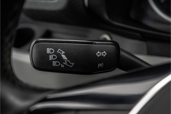 Volkswagen Crafter 35 2.0 TDI L5H3 Highline | 177PK | Stoelmassage | LED | Camera | Automaat | Carplay | Cruise | Navi | Airco | Trekhaak | Stoelma