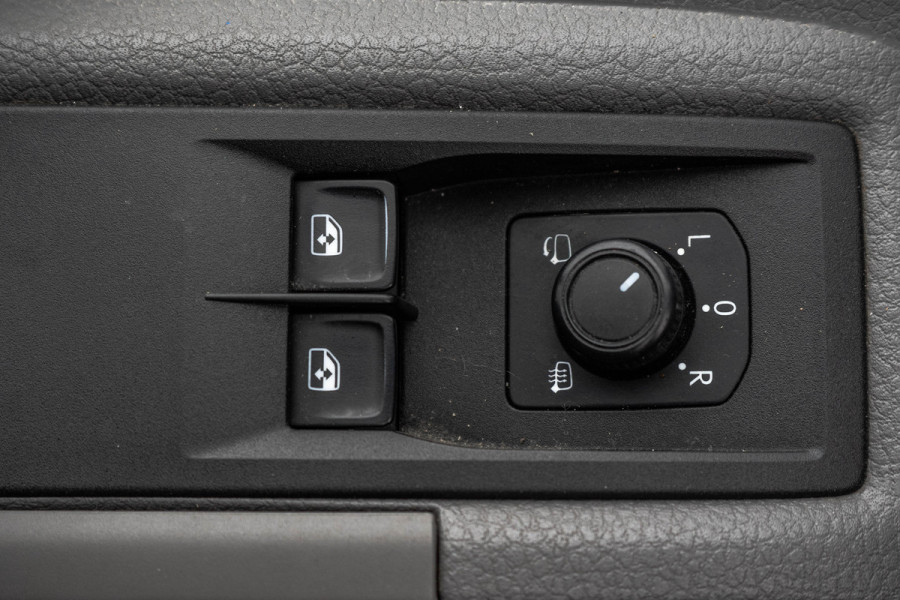 Volkswagen Crafter 35 2.0 TDI L5H3 Highline | 177PK | Stoelmassage | LED | Camera | Automaat | Carplay | Cruise | Navi | Airco | Trekhaak | Stoelma