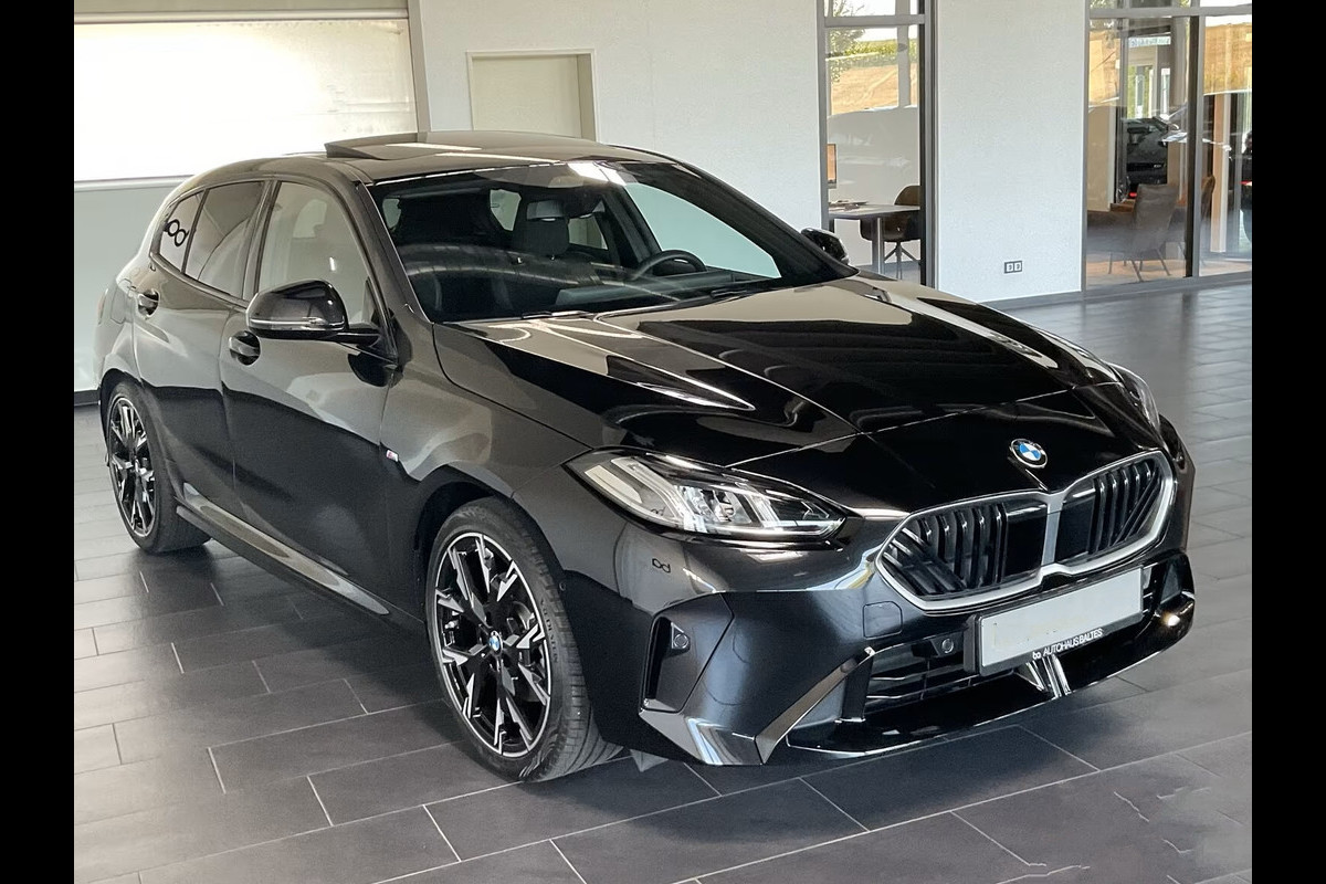 BMW 1-serie 120 M-SPORT ** LED, NAVI+, PANORAMA, 19-inch LMV, ACC, M-ONDERST, EL. A-KLEP ** 1e EIG - Ex BMW-AG ** ** INFORMEER OOK NAAR ONZE AANTREKKELIJKE FINANCIAL-LEASE TARIEVEN **