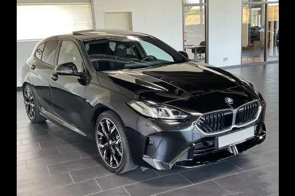 BMW 1-serie 120 M-SPORT ** LED, NAVI+, PANORAMA, 19-inch LMV, ACC, M-ONDERST, EL. A-KLEP ** 1e EIG - Ex BMW-AG ** ** INFORMEER OOK NAAR ONZE AANTREKKELIJKE FINANCIAL-LEASE TARIEVEN **