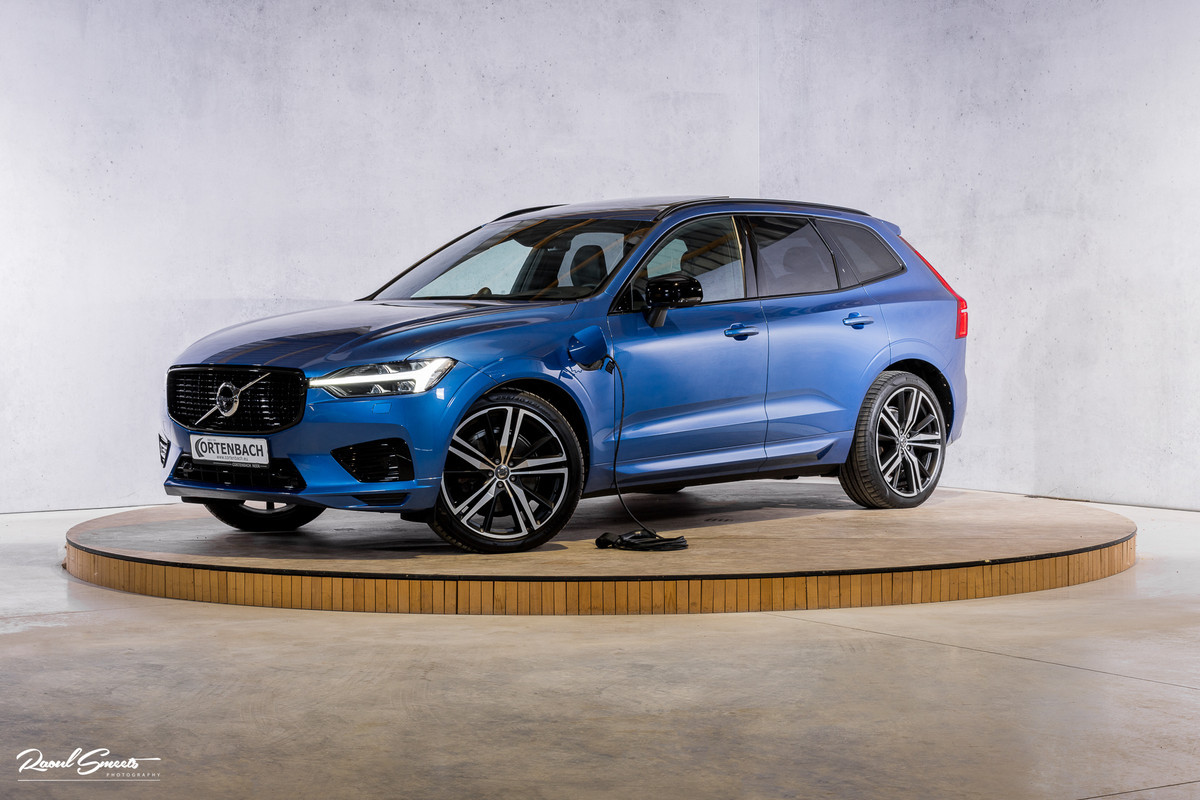 Volvo XC60 2.0 Recharge T6 AWD R-Design | Luchtvering | Bowers&Wilkins | Panorama dak | Adaptieve cruise | Blis | Memory |