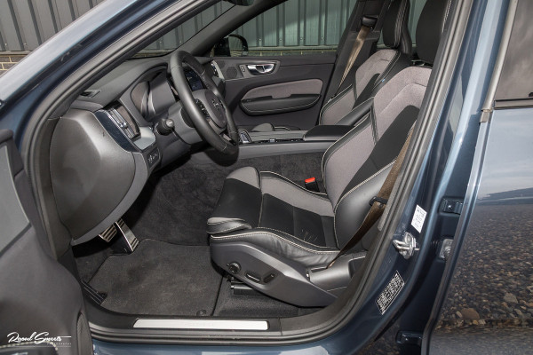 Volvo XC60 2.0 T6 Plug-in hybrid AWD R-Design | Panorama dak | Memory | Cruise control |