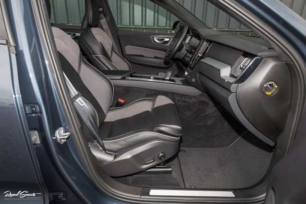 Volvo XC60 2.0 T6 Plug-in hybrid AWD R-Design | Panorama dak | Memory | Cruise control |