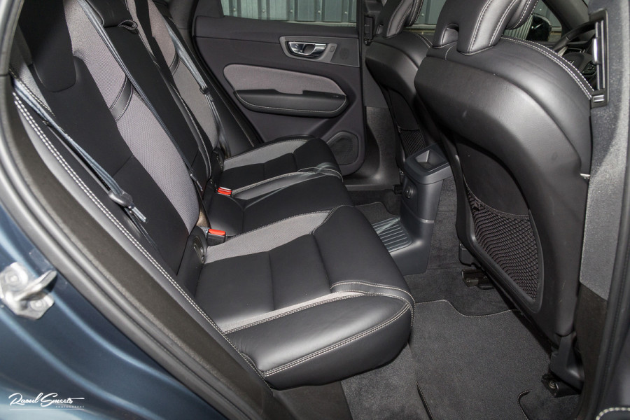 Volvo XC60 2.0 T6 Plug-in hybrid AWD R-Design | Panorama dak | Memory | Cruise control |