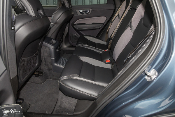 Volvo XC60 2.0 T6 Plug-in hybrid AWD R-Design | Panorama dak | Memory | Cruise control |